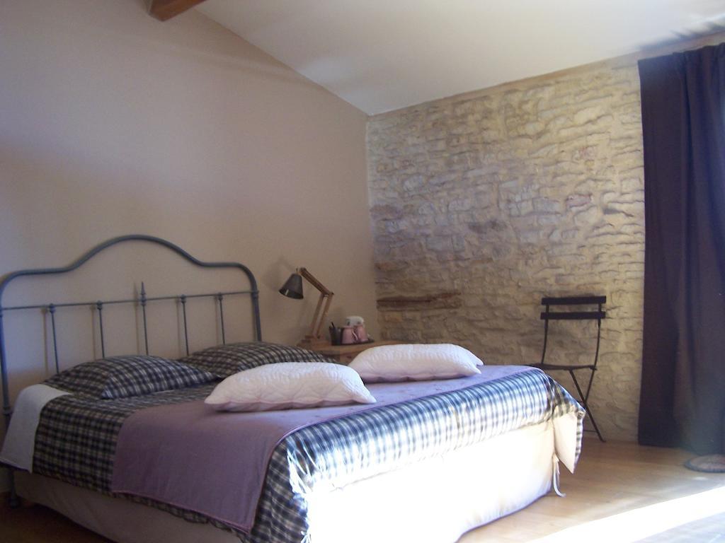 Clos De Pomeir Guest House Pommiers  Room photo